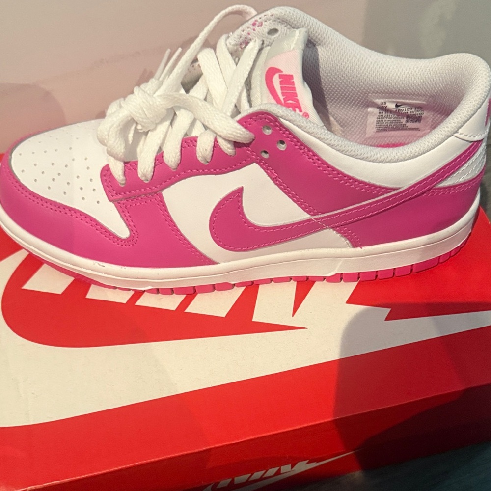 Nike Kids Sneakers in Pink and White